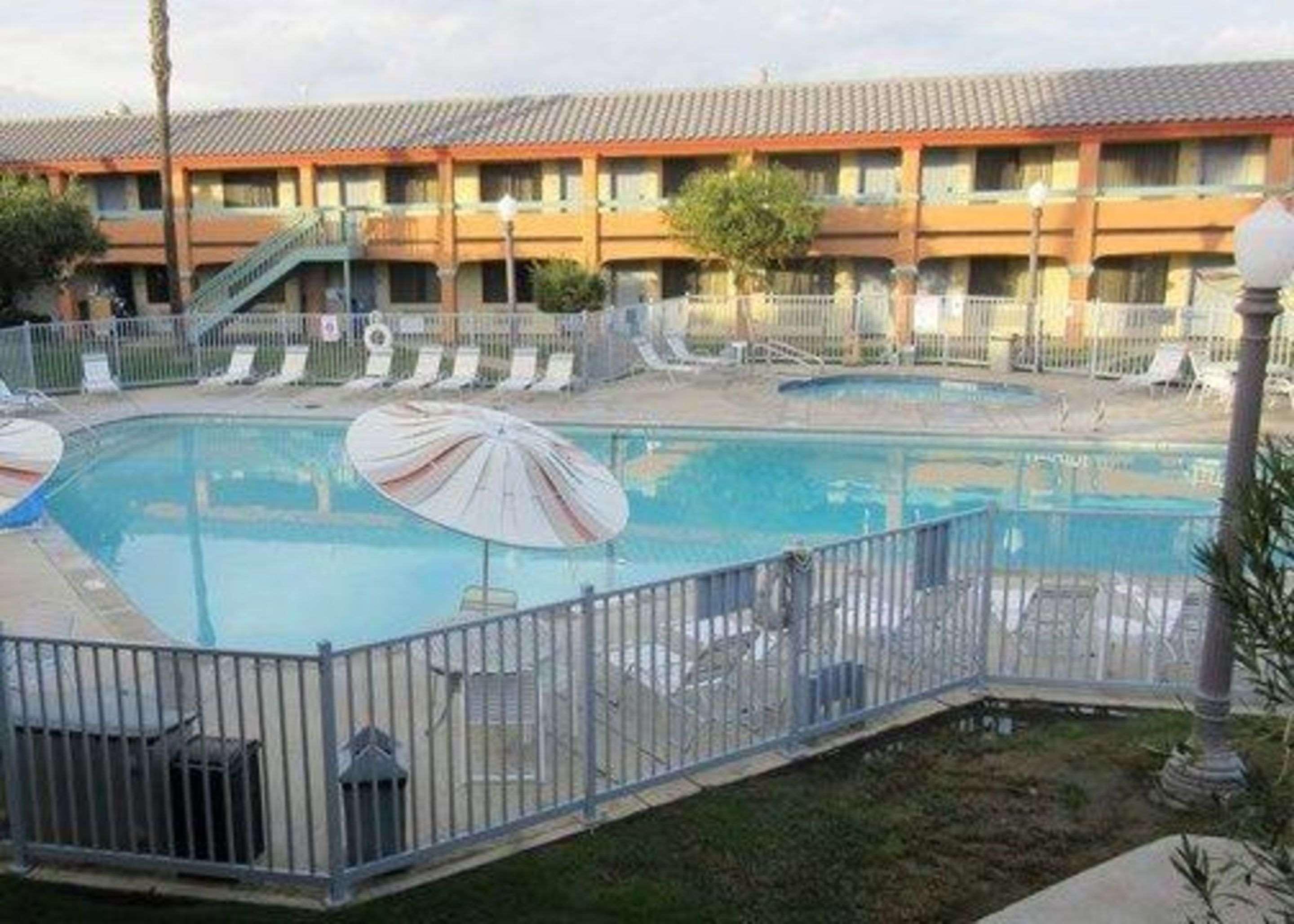 Spark By Hilton 3* Santa Nella