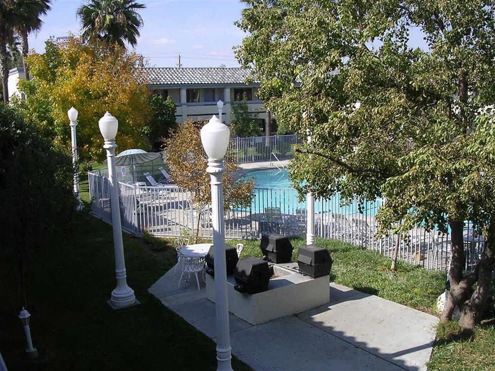 Spark By Hilton Hotel 3*
