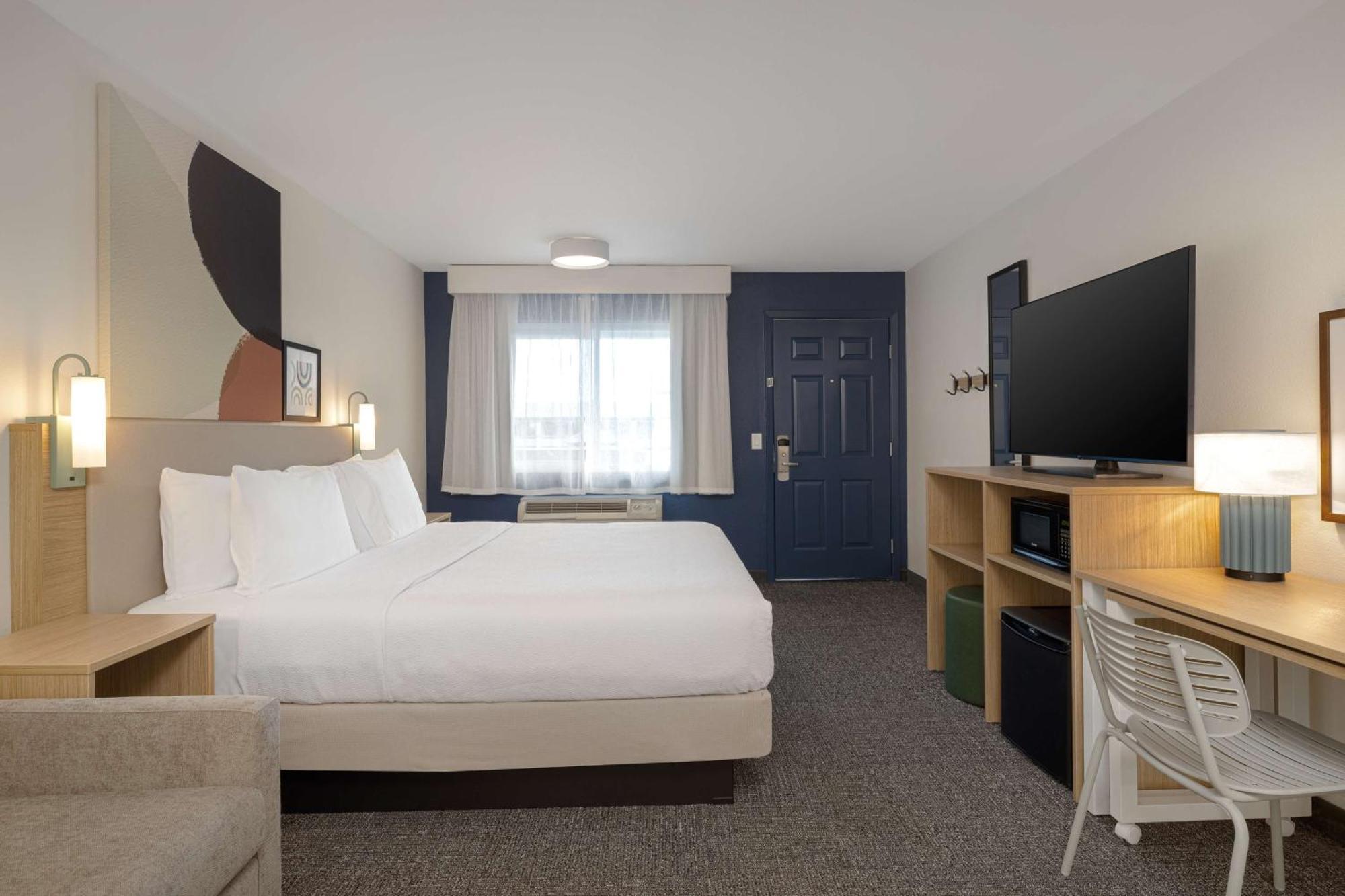 Hotel Spark By Hilton Santa Nella