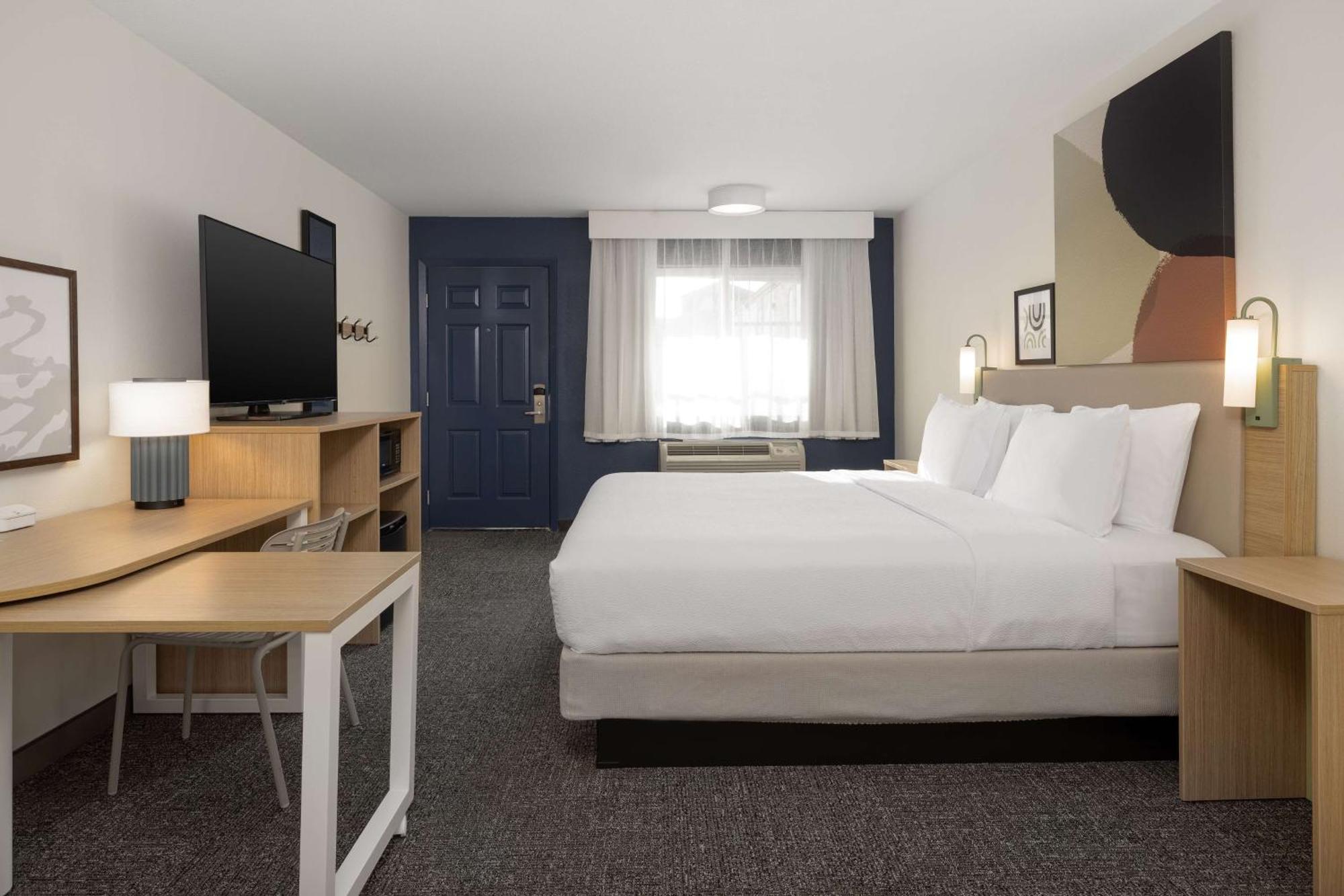 Spark By Hilton Hotel 3*