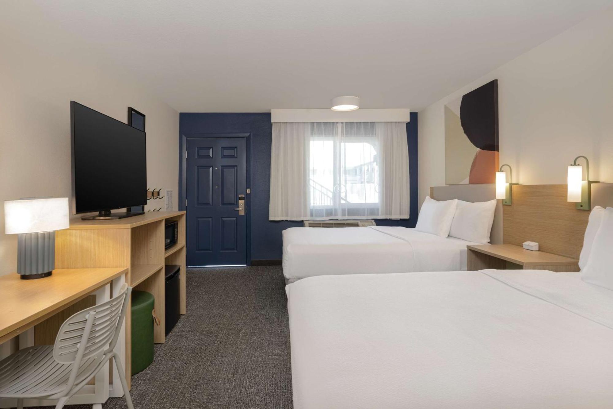 Hotel Spark By Hilton Santa Nella